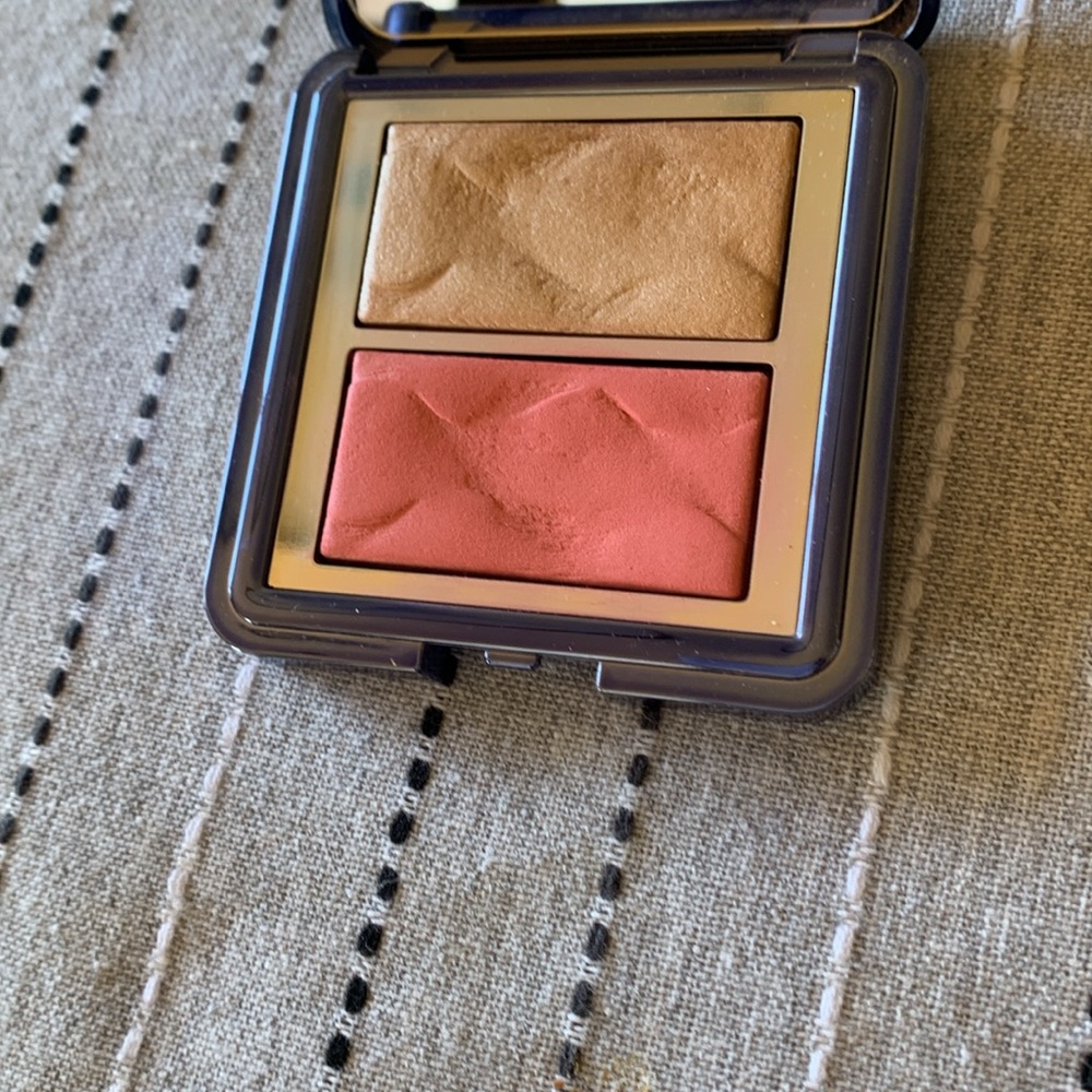 Chantecaille Radiance Chic Cheek and Highlighter Duo in ROSE